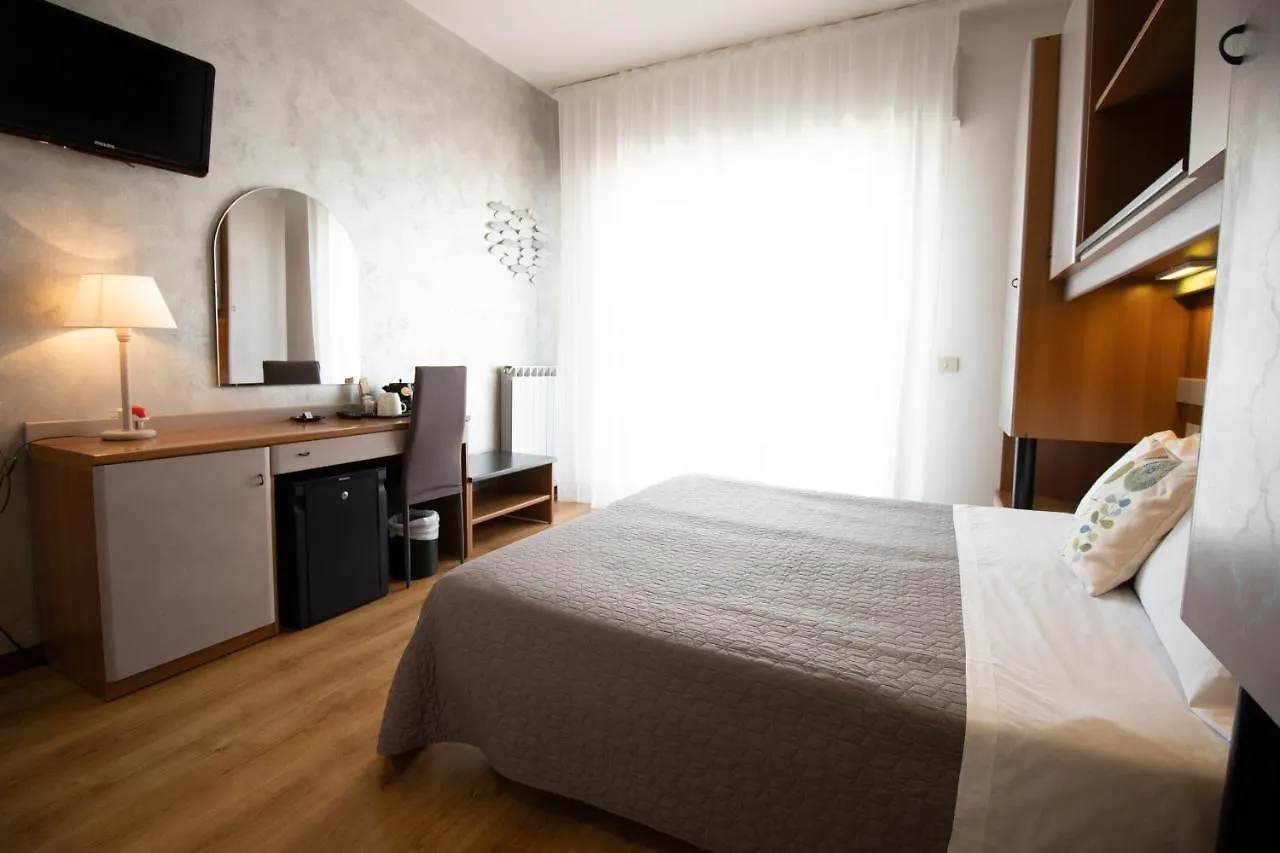 Hotel Crystal Caorle 3*,